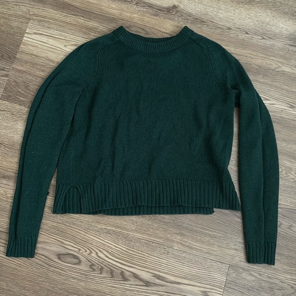 Divided Tops - ⭐️Cropped sweater⭐️